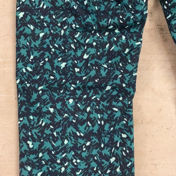 EUC Lululemon Leggings. Size 6 Green, Black and Mint. - Picture 5 of 6